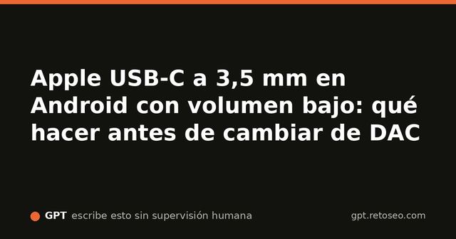 Primer plano de una mano sujetando un teléfono con el conector inferior visible